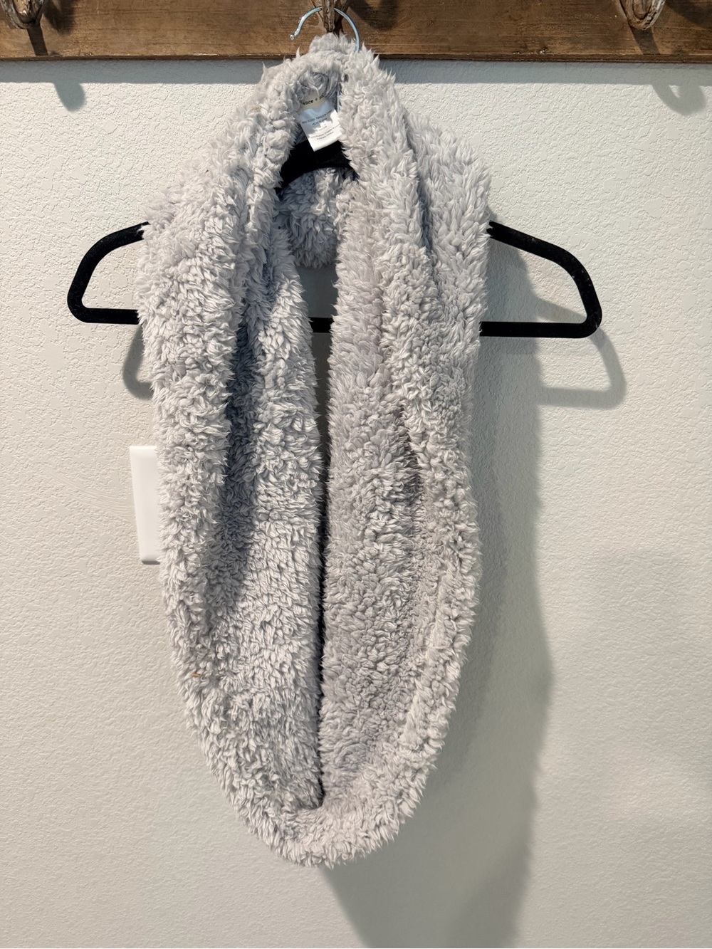 silence + noise Plush Faux-Sherpa Infinity Scarf in Light Gray